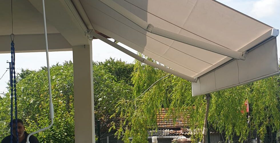 Gri Renk Elle Açılır Mafsallı Tente
